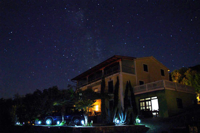 Villa Novka bei Nacht
