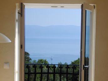 Balkon mit Blick aufs Meer